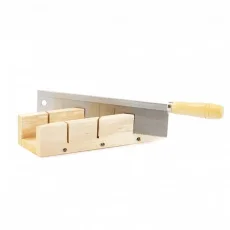 Dřevěná pokosnice s pilkou